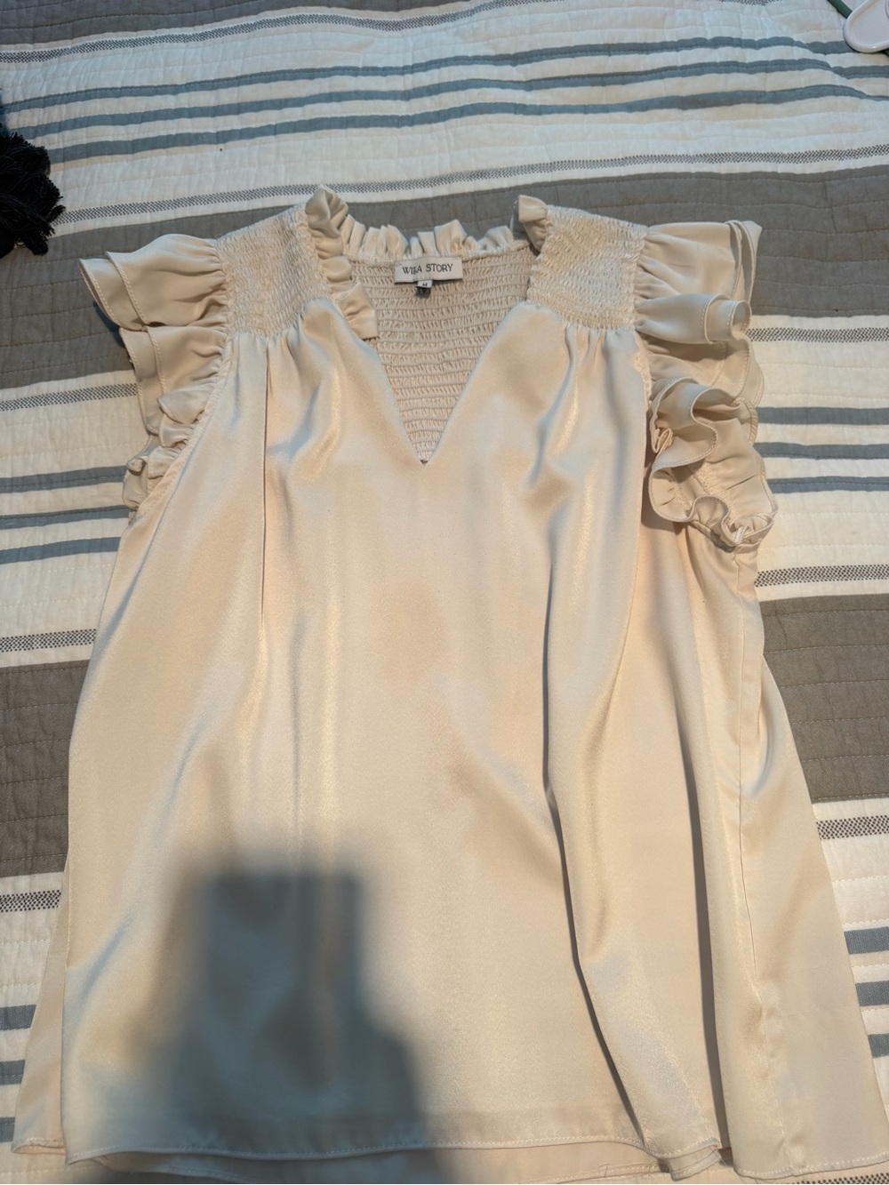 Willa story Women's Cream Ruffle Sleeve V-Neck Blouse